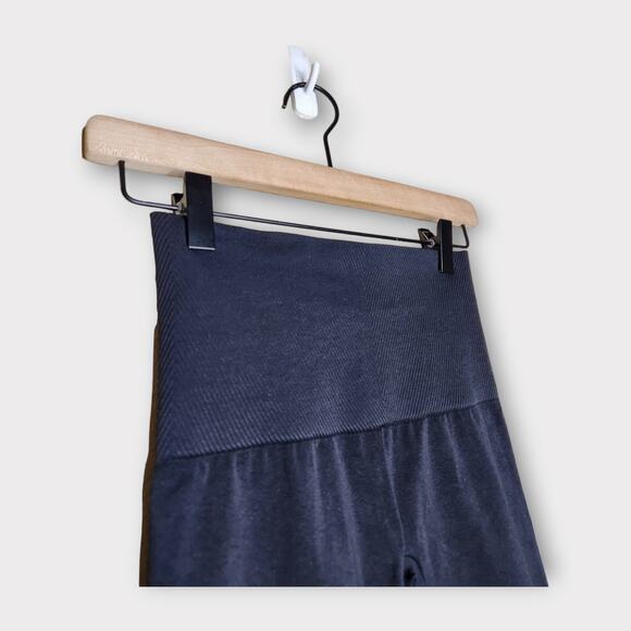 Assets by Spanx Black Compression Slimming Leggings Women's Size Small - Picture 3 of 4